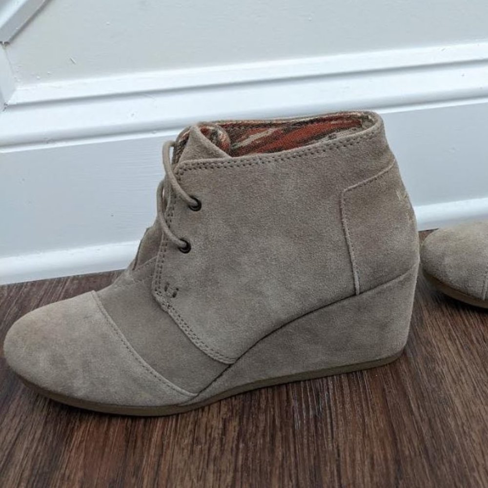 Toms Womens Beige Suede Wedge Heel Chukka Boot